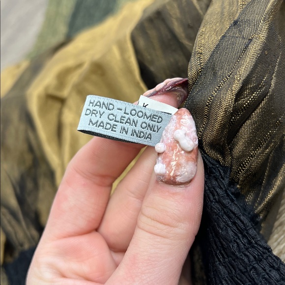 Hand-Loomed Ombre Patchwork Silk-Blend Scarf/Wrap– Made in India - Picture 6 of 6